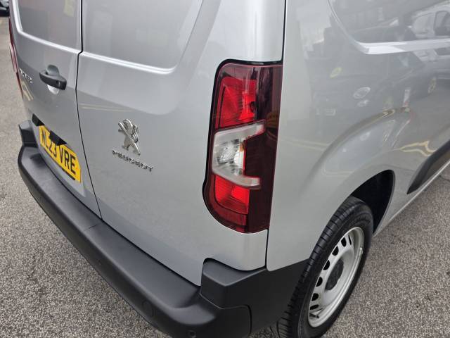 2023 Peugeot Partner 1000 1.5 BlueHDi 100 Professional Premium + Van